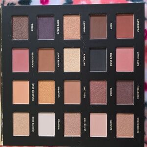 Iconic London- Booming & Gleaming Eyeshadow Palette